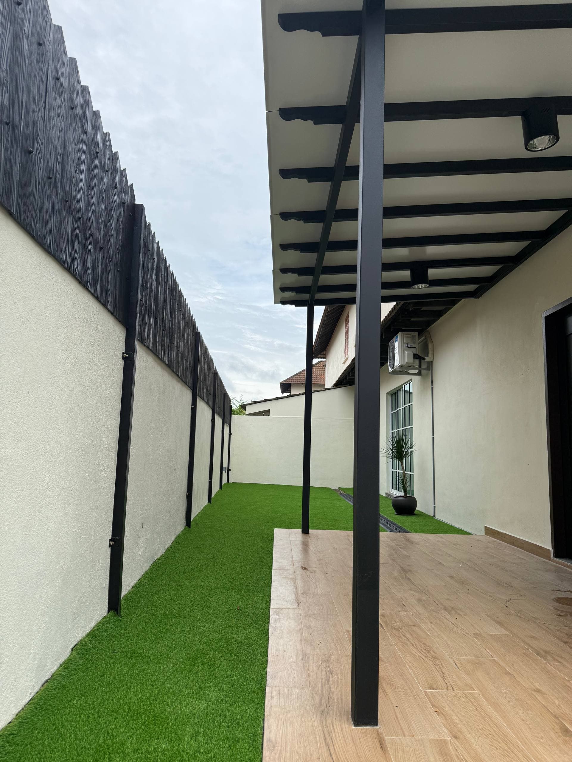 Pandangan luar THE LAMAN di Kg Padang Jaya, Kuantan